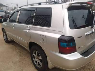 A picture of Toyota Highlander for sale engine and gear is ok Ac