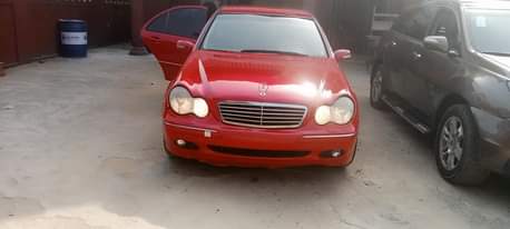 A picture of Mercedes C200 203 toks standard
