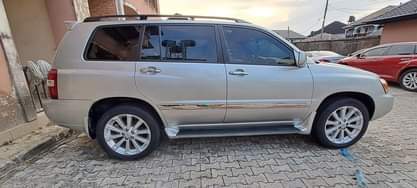 A picture of Registered 2007 model 3 Row seat 4x4 limited edition Toyota