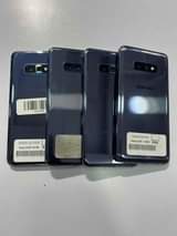 A picture of Iphone and Samsung