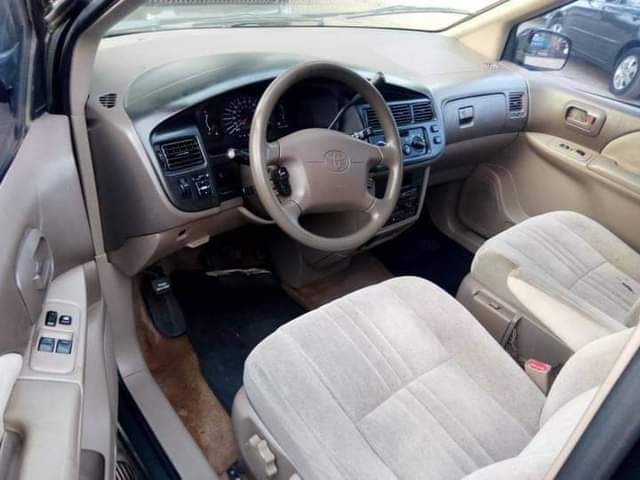 A picture of Toyota sienna