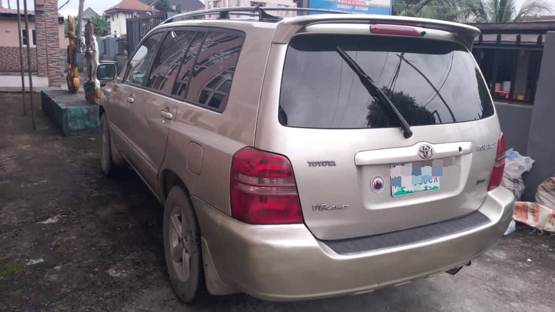 A picture of Dealers Market 2004 Toyota Highlander