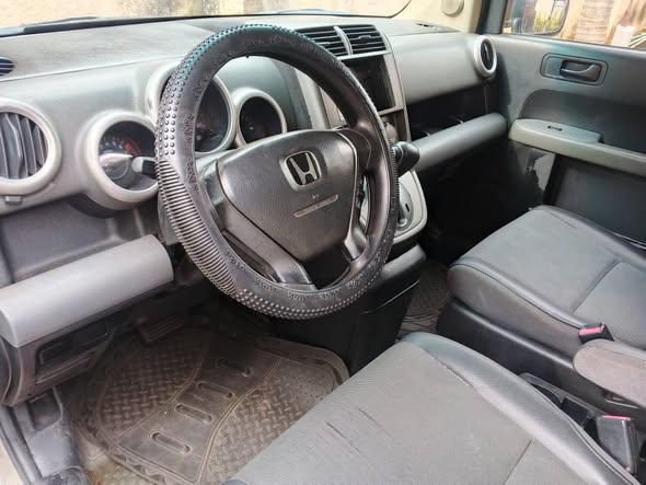 A picture of Clean use Honda element in a good condition everything working