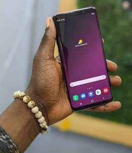 A picture of Samsung galaxy s9 plus ram6 gb64 imenyooka na ina risiti