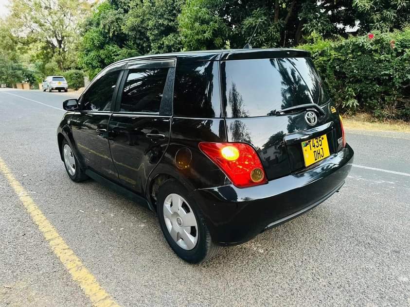 A picture of TOYOTA IST