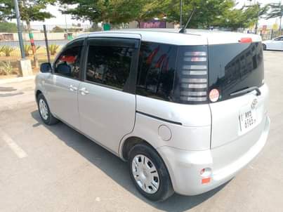 toyota sienta
