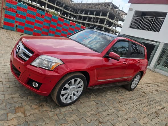 A picture of NIGERIA USE MERCEDES BENZ GLK350 2011 MODEL V6