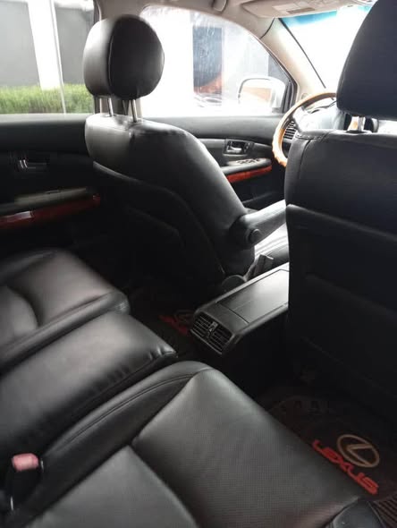 A picture of Lexus Rx330