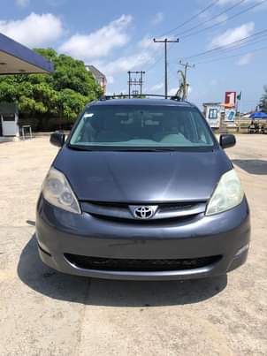 A picture of Sharp Toyota Sienna 2006 09025039052