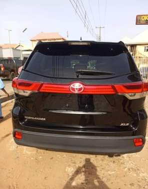 A picture of Barely drive Neatly Used 2016 Toyota Highlander Model XLE available