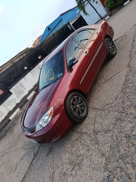 A picture of TOYOTA CAMRY 05 XLE NOTHING TO FIX EVERYTHING IS WORKING
