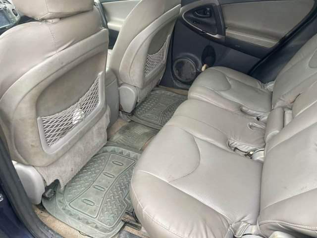 A picture of Clean rav4 3.5M to owner