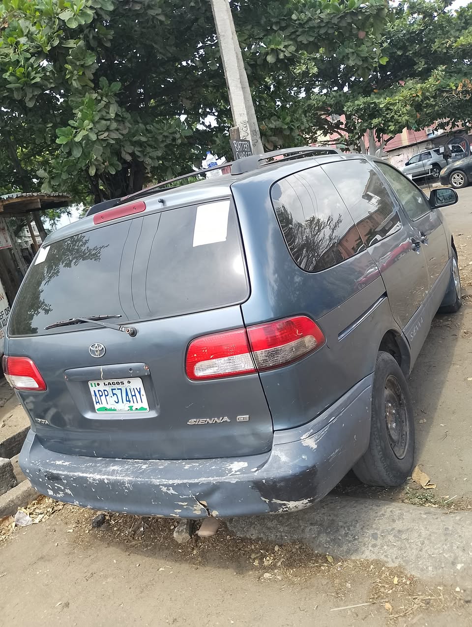 A picture of 2002 Toyota sienna