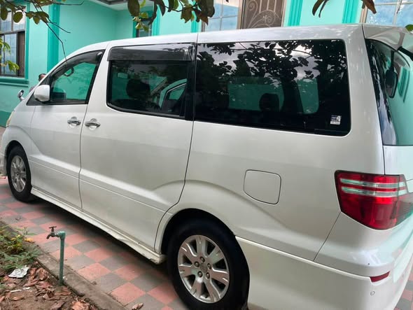 A picture of Toyota alphard model 2006