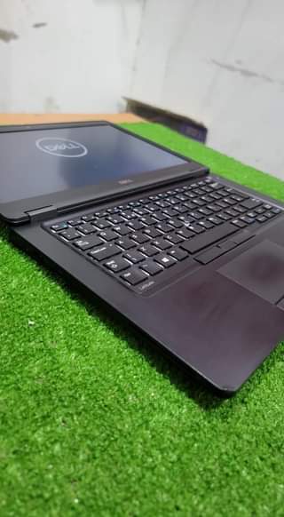 A picture of Dell latitude 5270....i5 6th gen