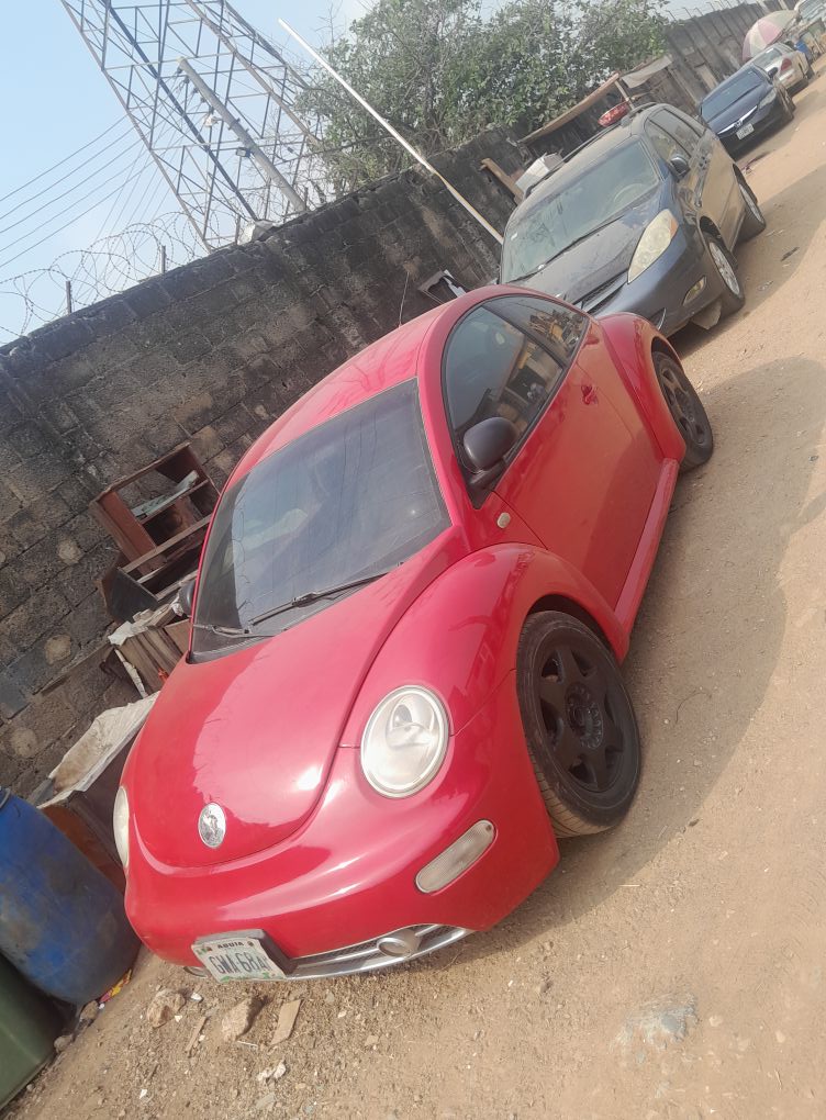 A picture of 2006 auto volkswagen beetle engine and gear perfect ac need