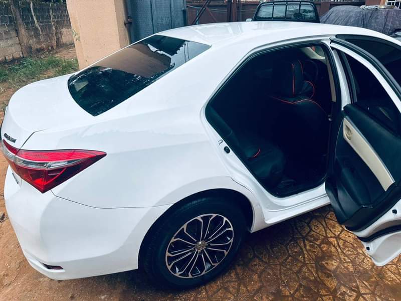 A picture of BELGIUM STANDARD MODEL TOYOTA COROLLA 2015 INTERIOR CRYSTAL CLEAN ENGINE