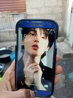 A picture of Samsung s4 simu kali sana