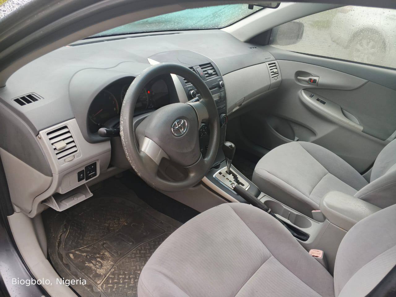 A picture of 2010 toyota corolla