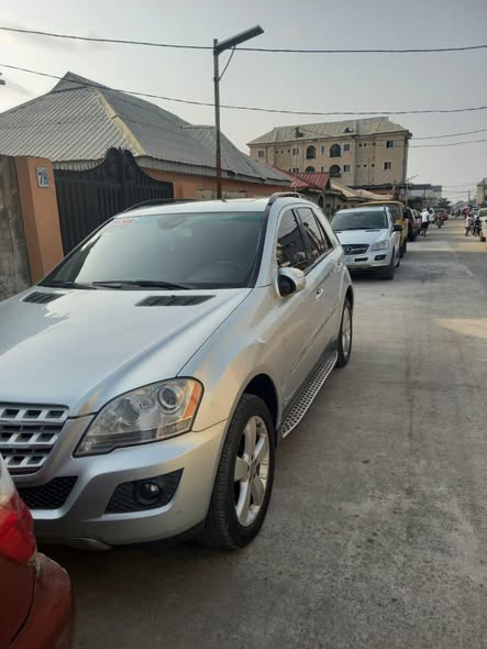 A picture of 2010 Mercedes Benz ml350 2010model