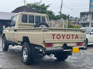 A picture of Toyota LandCruiser Pickup Registered Number DGG Price 119 8ml Negotiable
