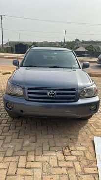 A picture of Registered 2004 V6 Toyota Highlander limited edition 3row Engine Gear