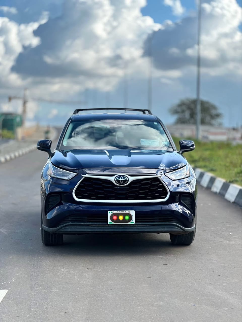 A picture of DISTRESSDISTRESSTWO MONTHS REGISTERED AUGUST 2025 2021 TOYOTA HIGHLANDER XLE LOW