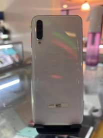 A picture of SAMSUNG A50s