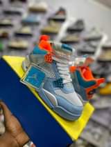A picture of Good quality sneakers 