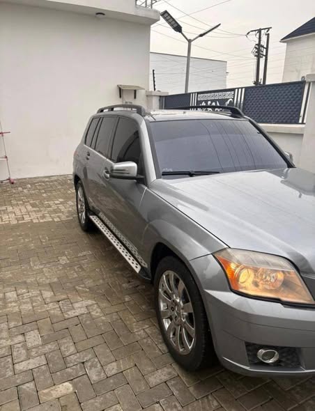 A picture of Belgium standard nothing to fix 2010 model with panoramic roof