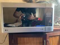 A picture of MICROWAVE LG