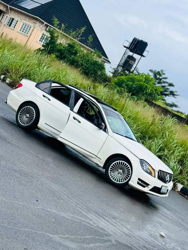 A picture of Good deal 2008 09 Mercedes Benz c300 Fully pimped to