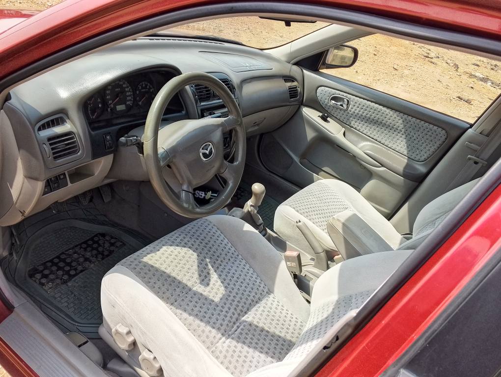 A picture of 2000 Mazda 626