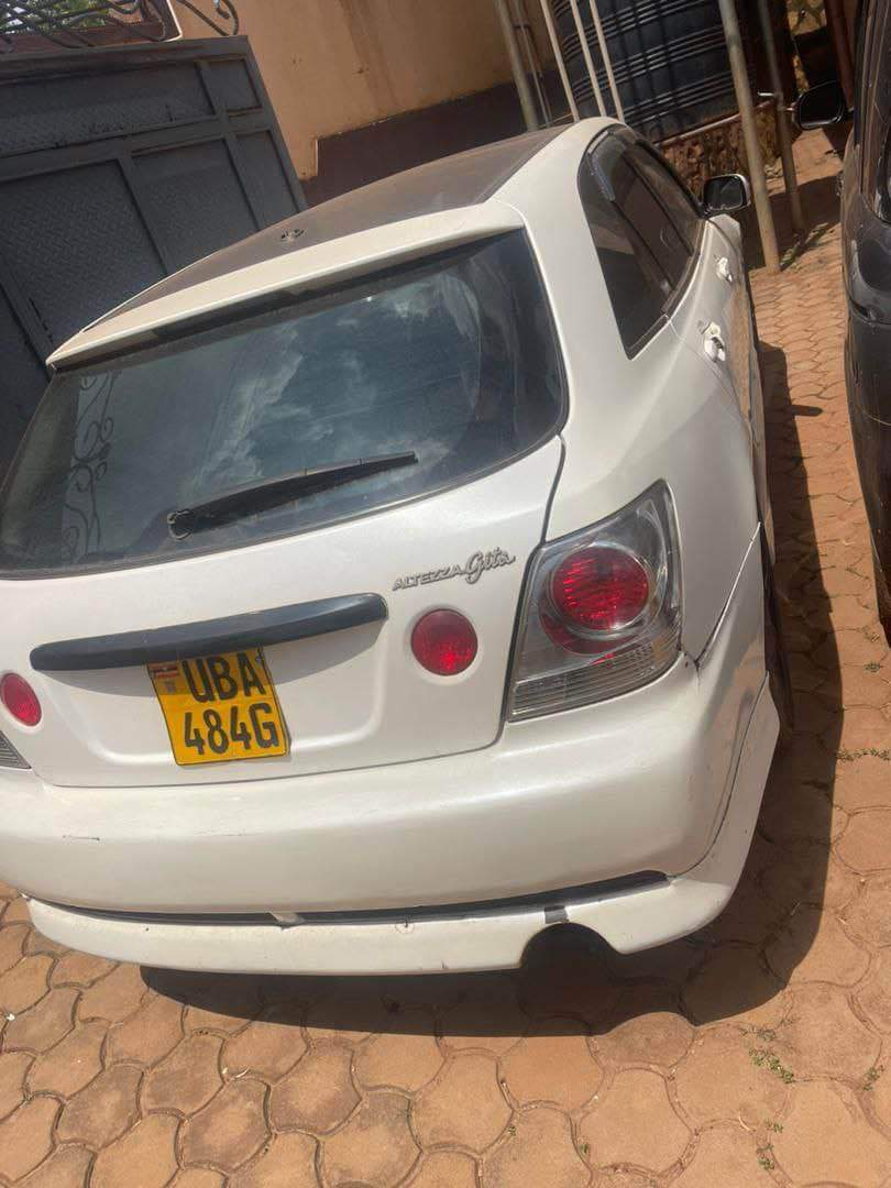A picture of Toyota altezza 8.7m