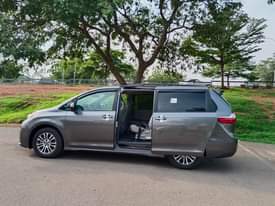 A picture of 2019 Toyota sienna Foreign used