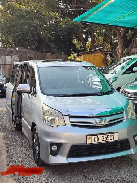 A picture of TOYOTA NOAH valvematic