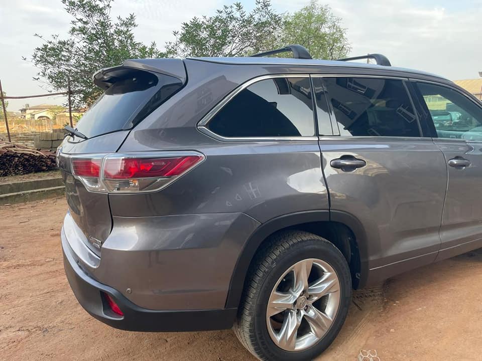 A picture of 2015model Highlander