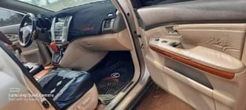 A picture of AWOOF dealer market Lexus