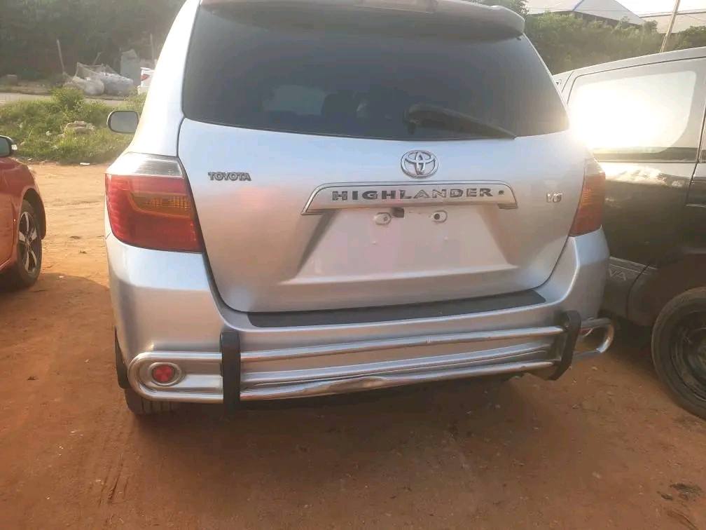 A picture of TOYOTA HIGHLANDER 08