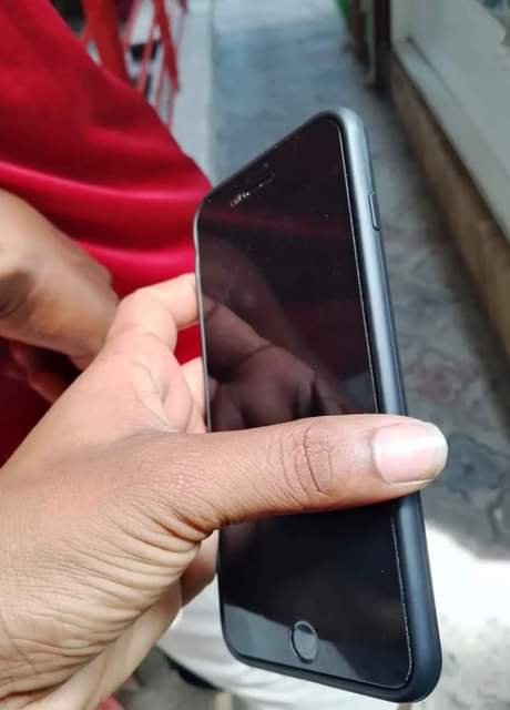 A picture of iPhone 7plus 190k