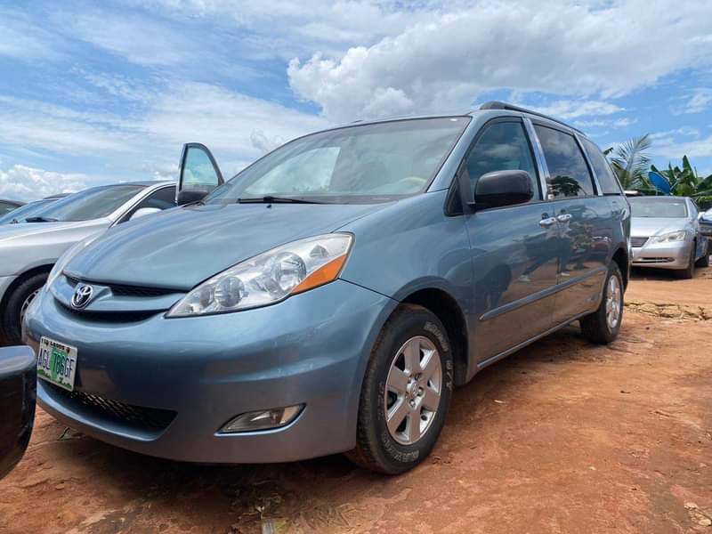 A picture of For sale Few months used... 2009 Toyota sienna LE... Full