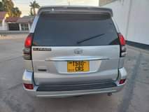 A picture of 2005 Toyota LandCruiser Prado 1