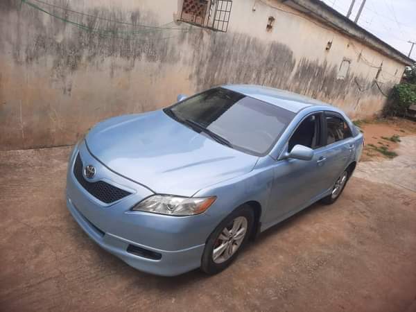 A picture of Clean Reg Toyota Camry Sport 2009 model untouched engine gear
