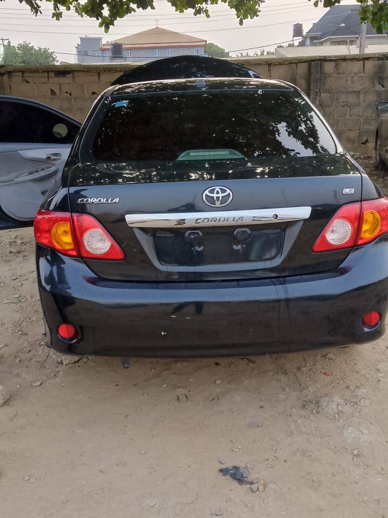 A picture of Very clean 010 Toyota corolla