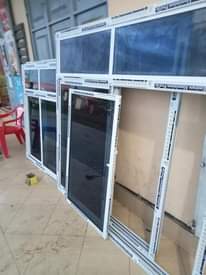 A picture of Tunatengenezaa alminium milango na madirishaa kwa bei nafuu
