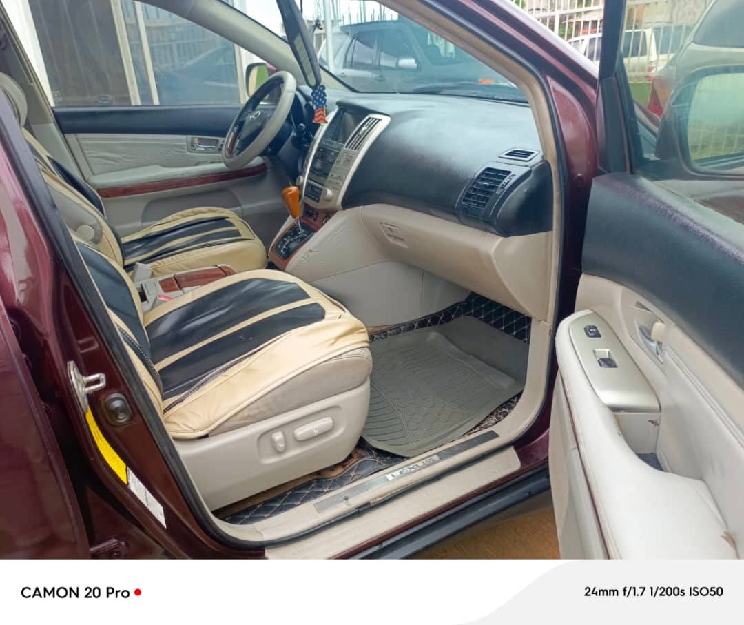 A picture of  Super Clean Lexus RX 330 4 FASTEST FINGER 