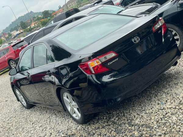 A picture of 2013 TOYOTA CAMRY SE FOR SALE AT ABUJA 9 5