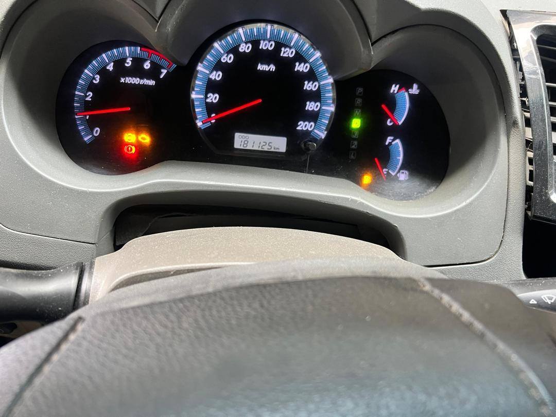 A picture of 2013 toyota hilux Automatic with auxiliary