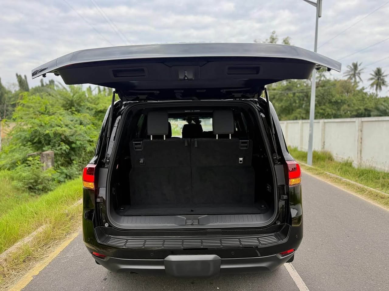 A picture of LANDCRUISER 300 SERIES PETROL Price 290 000 000 Year 2024