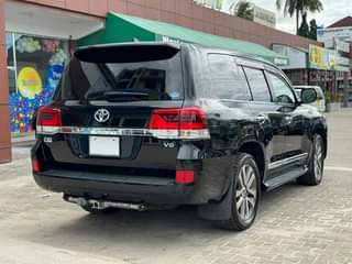 A picture of Toyota Land Cruiser ZX